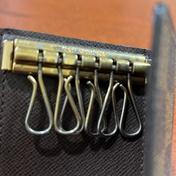 Louis Vuitton Ebene keyholder in excellent condition. - Picture 5 of 7